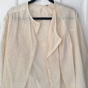 Eyelet button front top